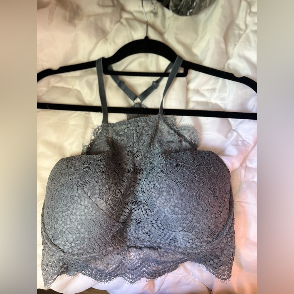 Victoria secret 2 bras and a bag free